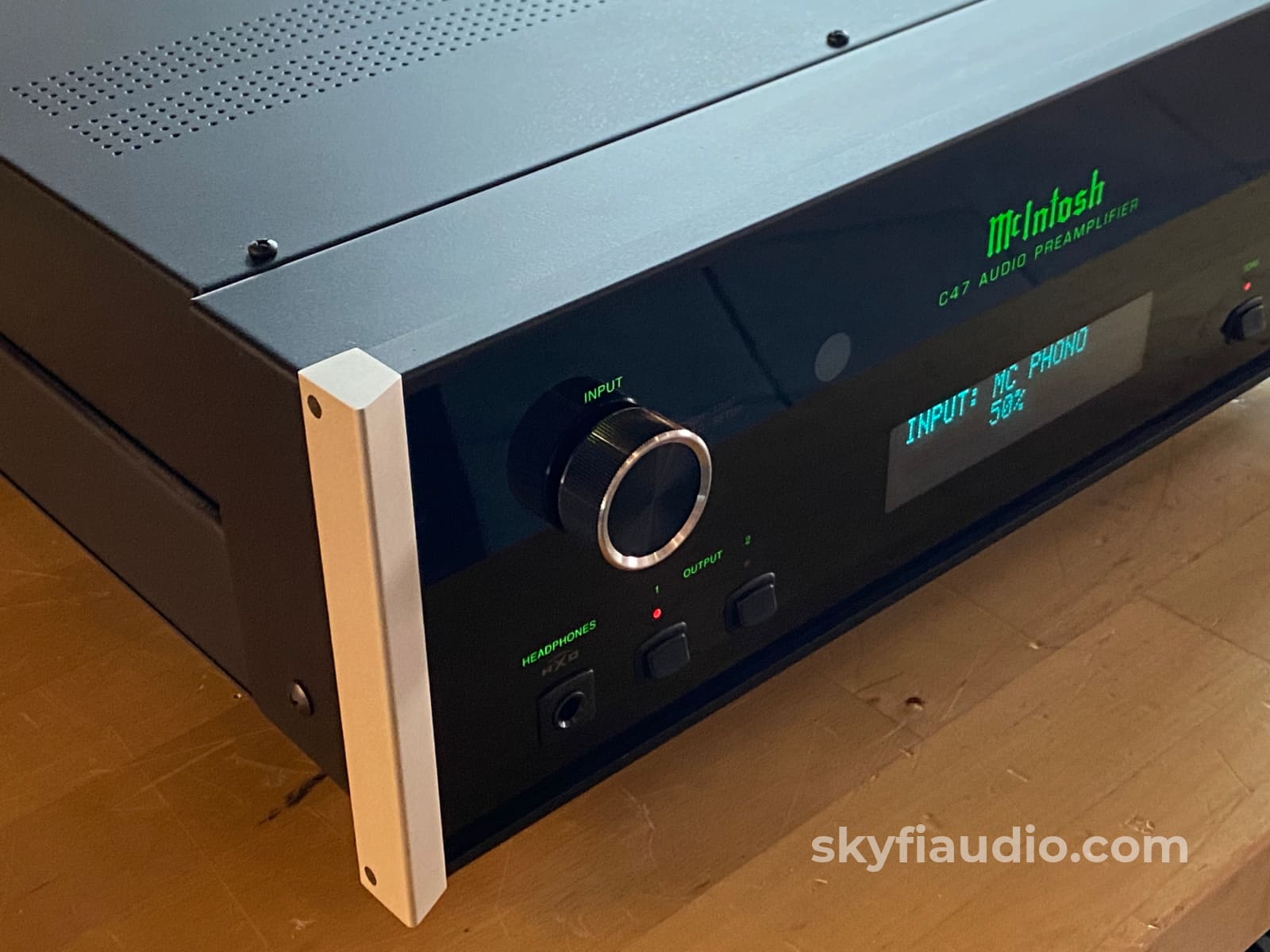 Mcintosh C47 Solid State Preamp With Built-In Dac (Hi-Res Dsd/Dxd) Preamplifier