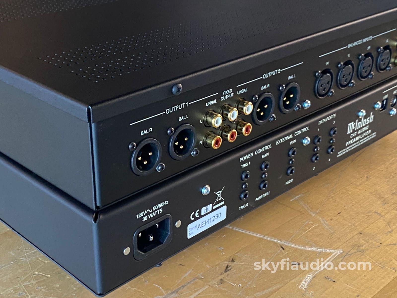 Mcintosh C47 Solid State Preamp With Built-In Dac (Hi-Res Dsd/Dxd) Preamplifier