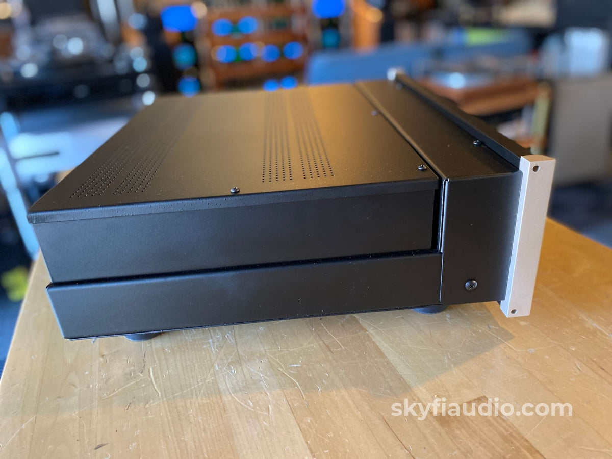 Mcintosh C49 Solid State Preamp - Lightly Used And Complete Preamplifier