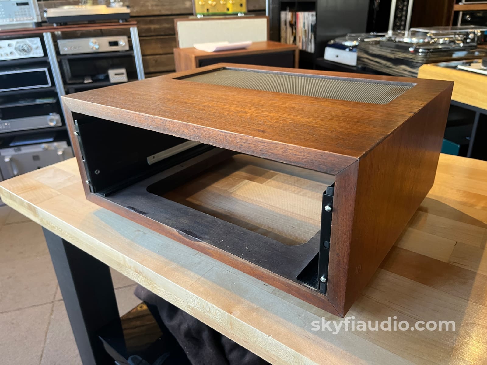 McIntosh L12 Slant Food Cabinet w/ 10’’ 12’’ Adjustable Panlocs Accessory