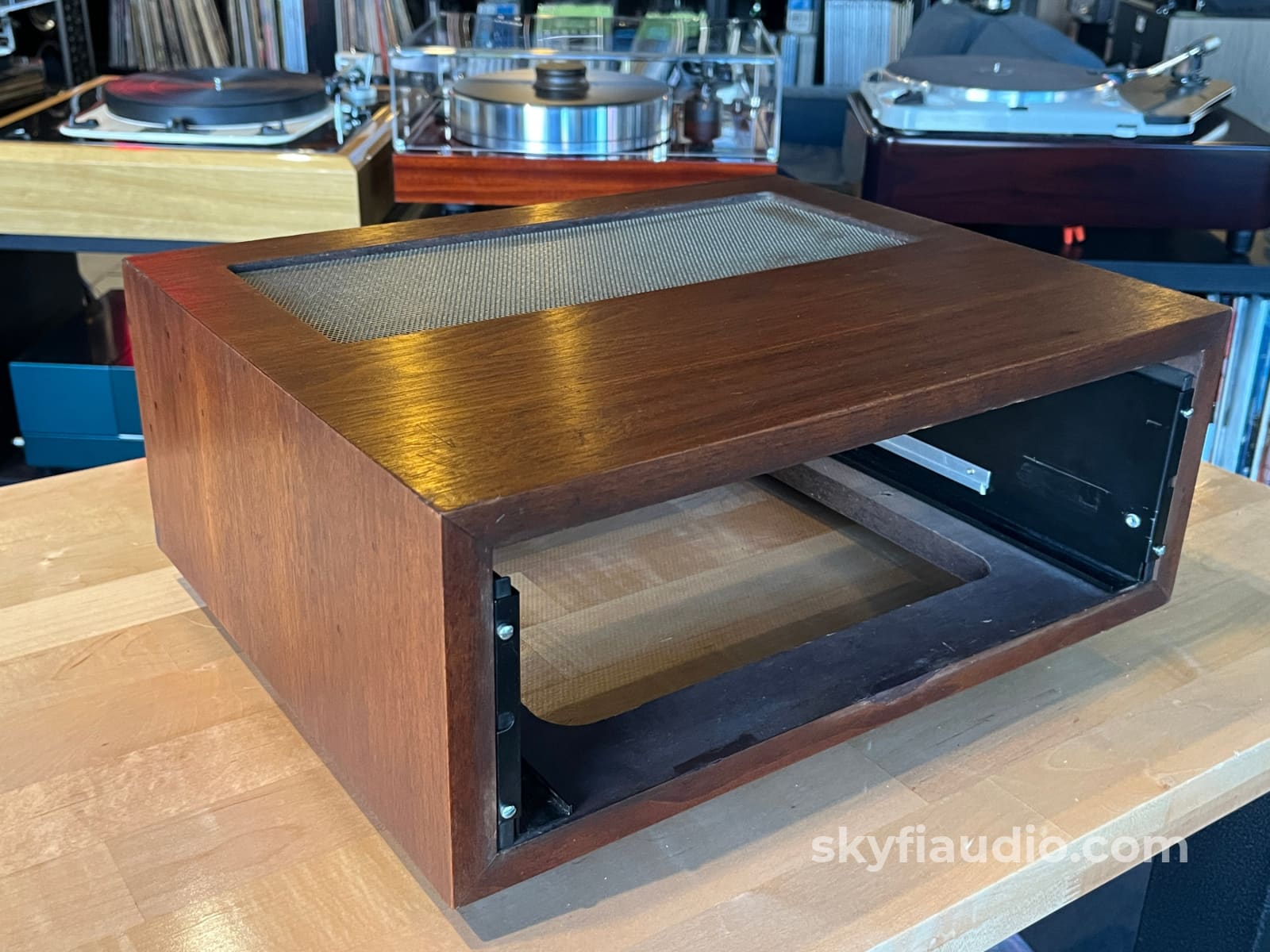 McIntosh L12 Slant Food Cabinet w/ 10’’ 12’’ Adjustable Panlocs Accessory