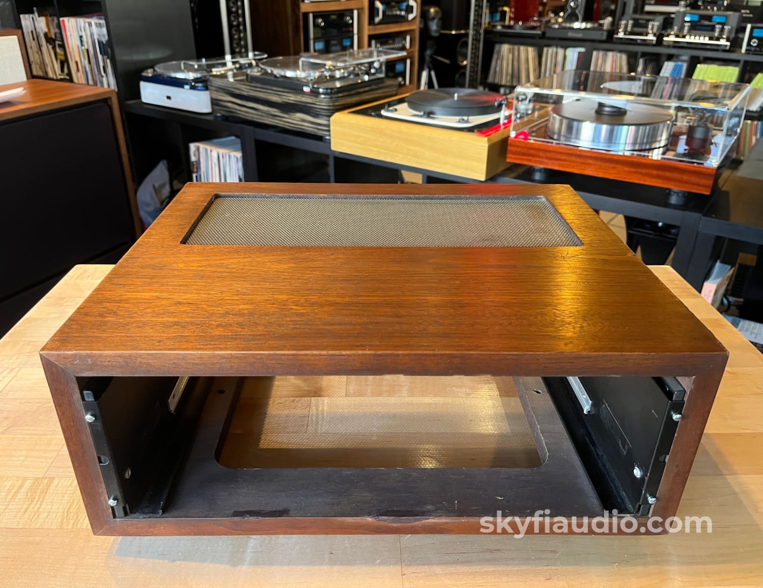 McIntosh L12 Slant Food Cabinet w/ 10’’ 12’’ Adjustable Panlocs Accessory