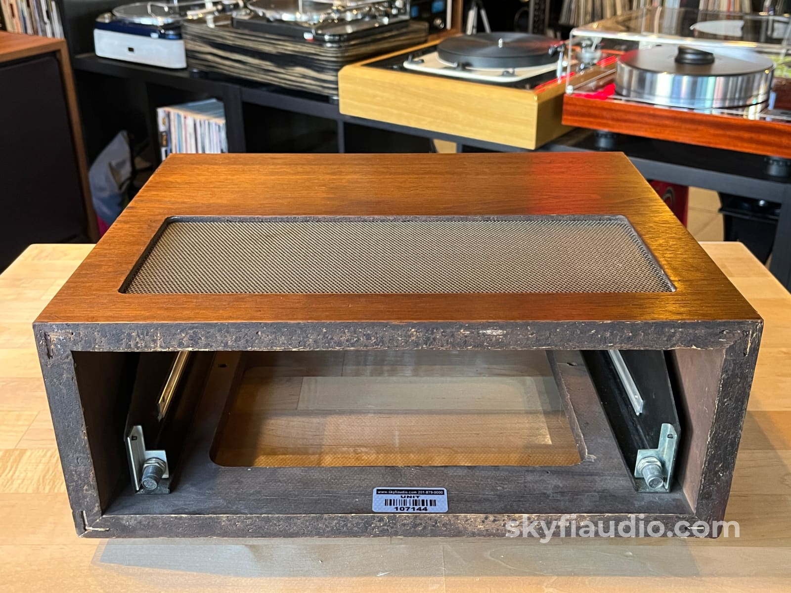 McIntosh L12 Slant Food Cabinet w/ 10’’ 12’’ Adjustable Panlocs Accessory