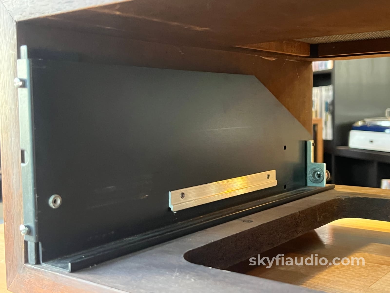 McIntosh L12 Slant Food Cabinet w/ 10’’ 12’’ Adjustable Panlocs Accessory