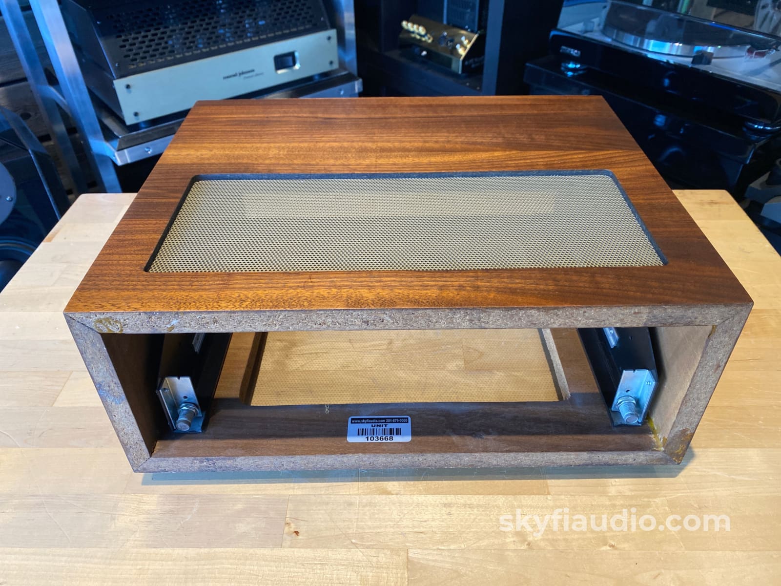Mcintosh L12 Wood Veneer Cabinet - Slant Feet W/ 10 Or 12 Adjustable Panlocs Accessory