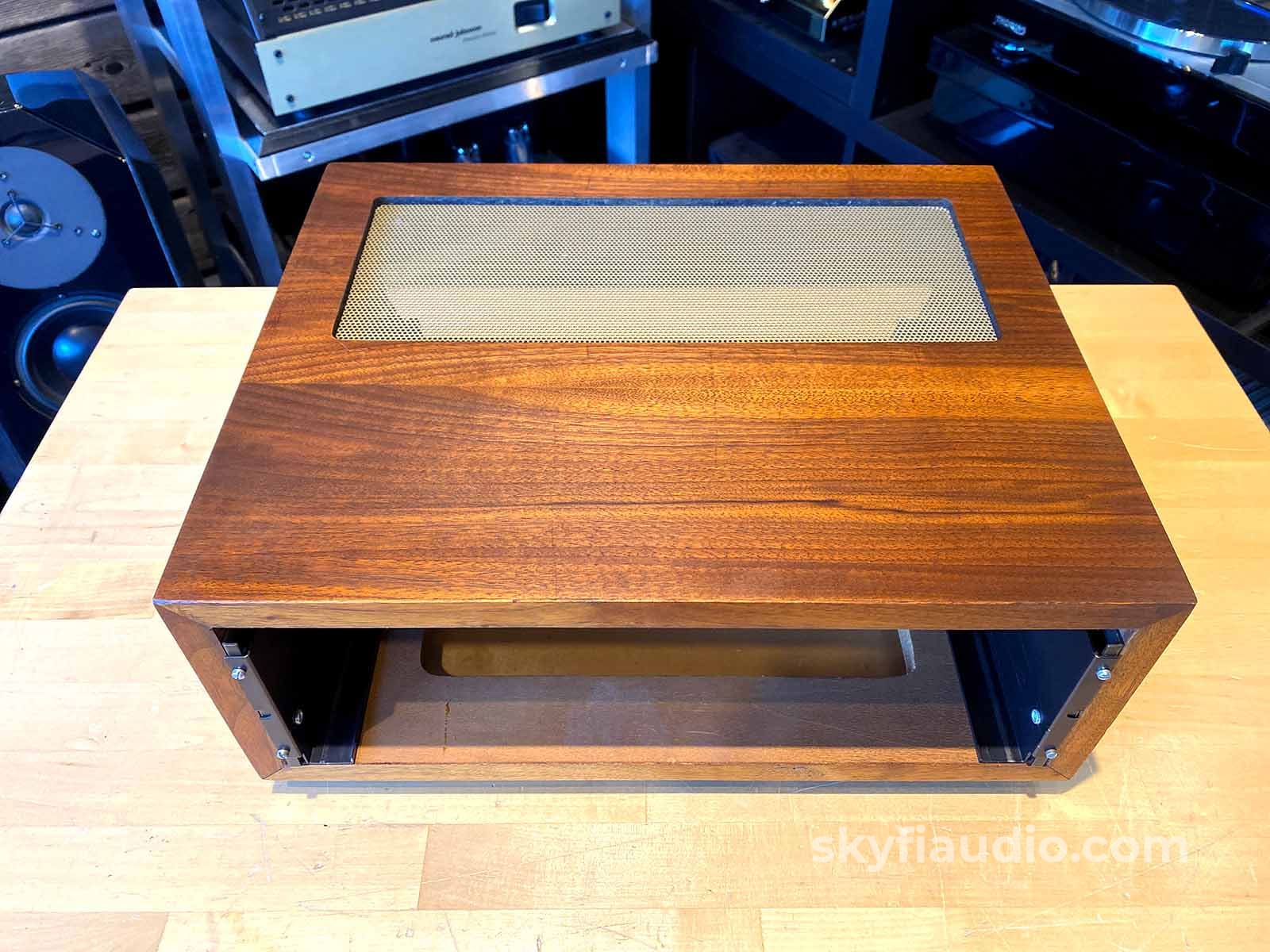 Mcintosh L12 Wood Veneer Cabinet - Slant Feet W/ 10 Or 12 Adjustable Panlocs Accessory
