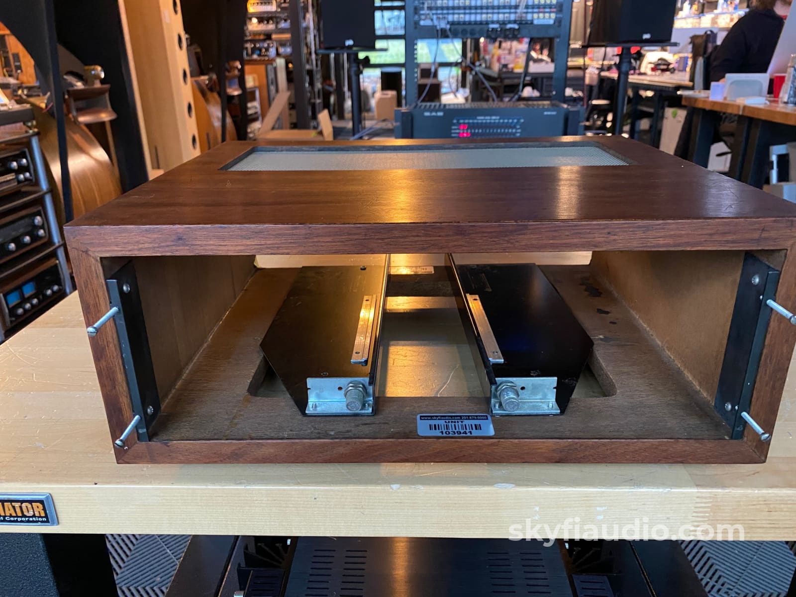 Mcintosh L12 Wood Veneer Cabinet - Slant Feet W/ 10 Or 12 Adjustable Panlocs Accessory