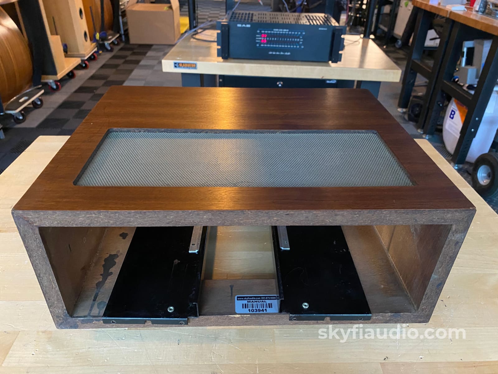 Mcintosh L12 Wood Veneer Cabinet - Slant Feet W/ 10 Or 12 Adjustable Panlocs Accessory