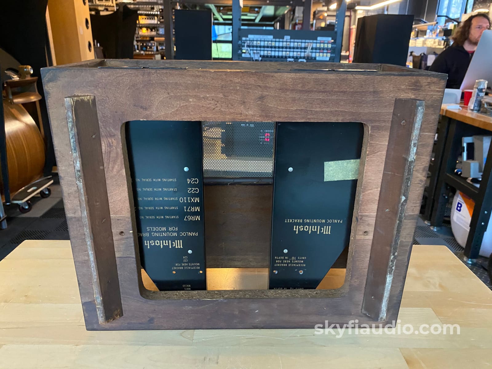 Mcintosh L12 Wood Veneer Cabinet - Slant Feet W/ 10 Or 12 Adjustable Panlocs Accessory