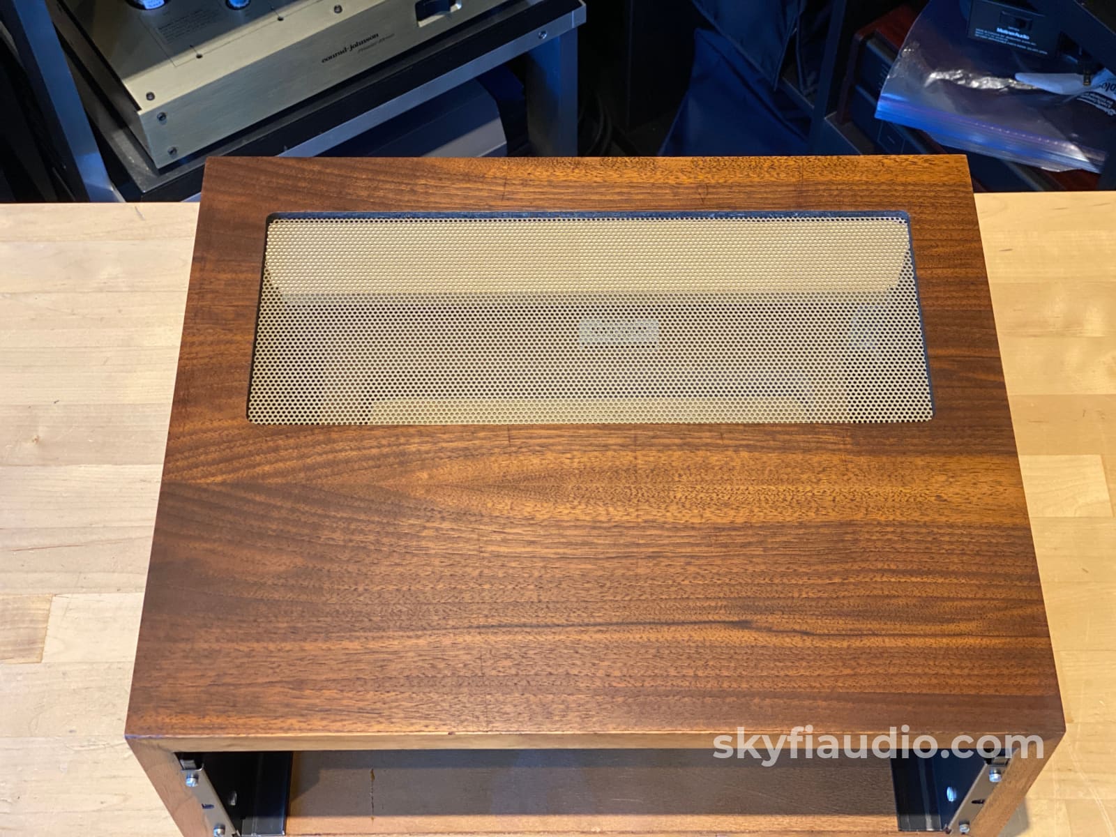 Mcintosh L12 Wood Veneer Cabinet - Slant Feet W/ 10 Or 12 Adjustable Panlocs Accessory