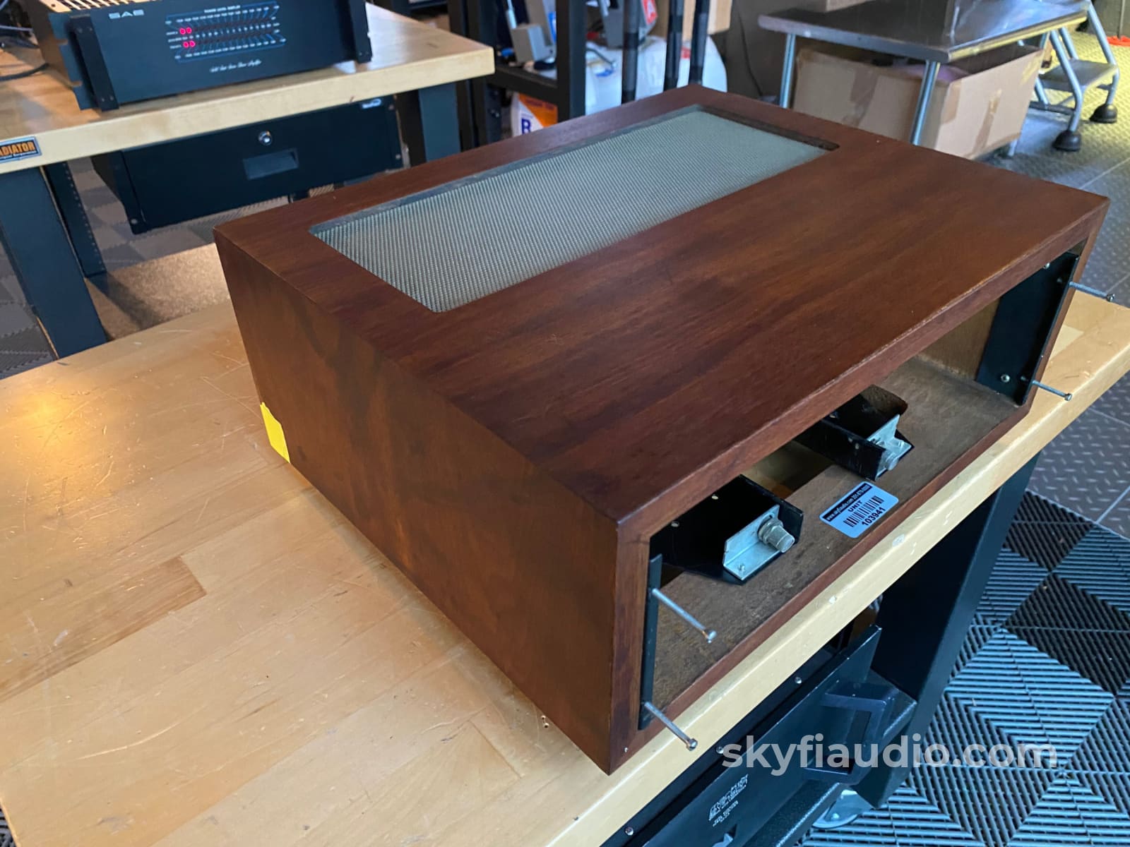 Mcintosh L12 Wood Veneer Cabinet - Slant Feet W/ 10 Or 12 Adjustable Panlocs Accessory