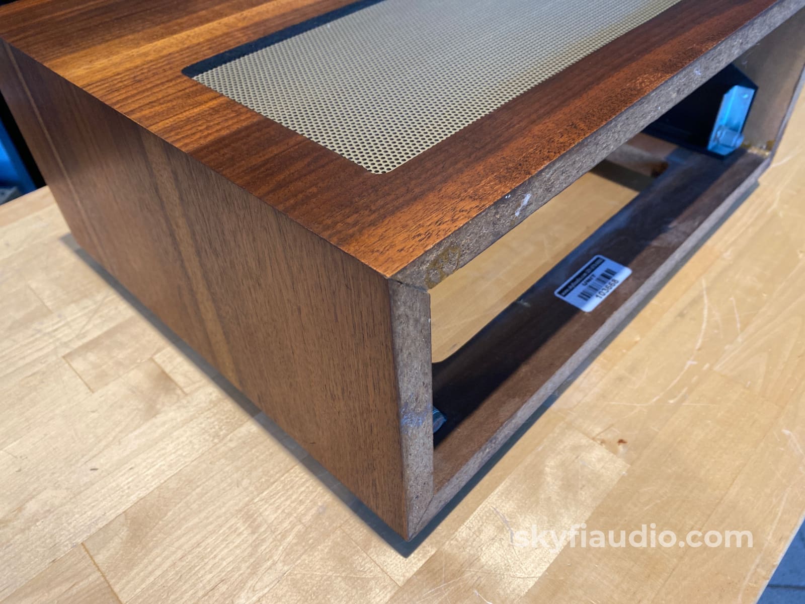 Mcintosh L12 Wood Veneer Cabinet - Slant Feet W/ 10 Or 12 Adjustable Panlocs Accessory