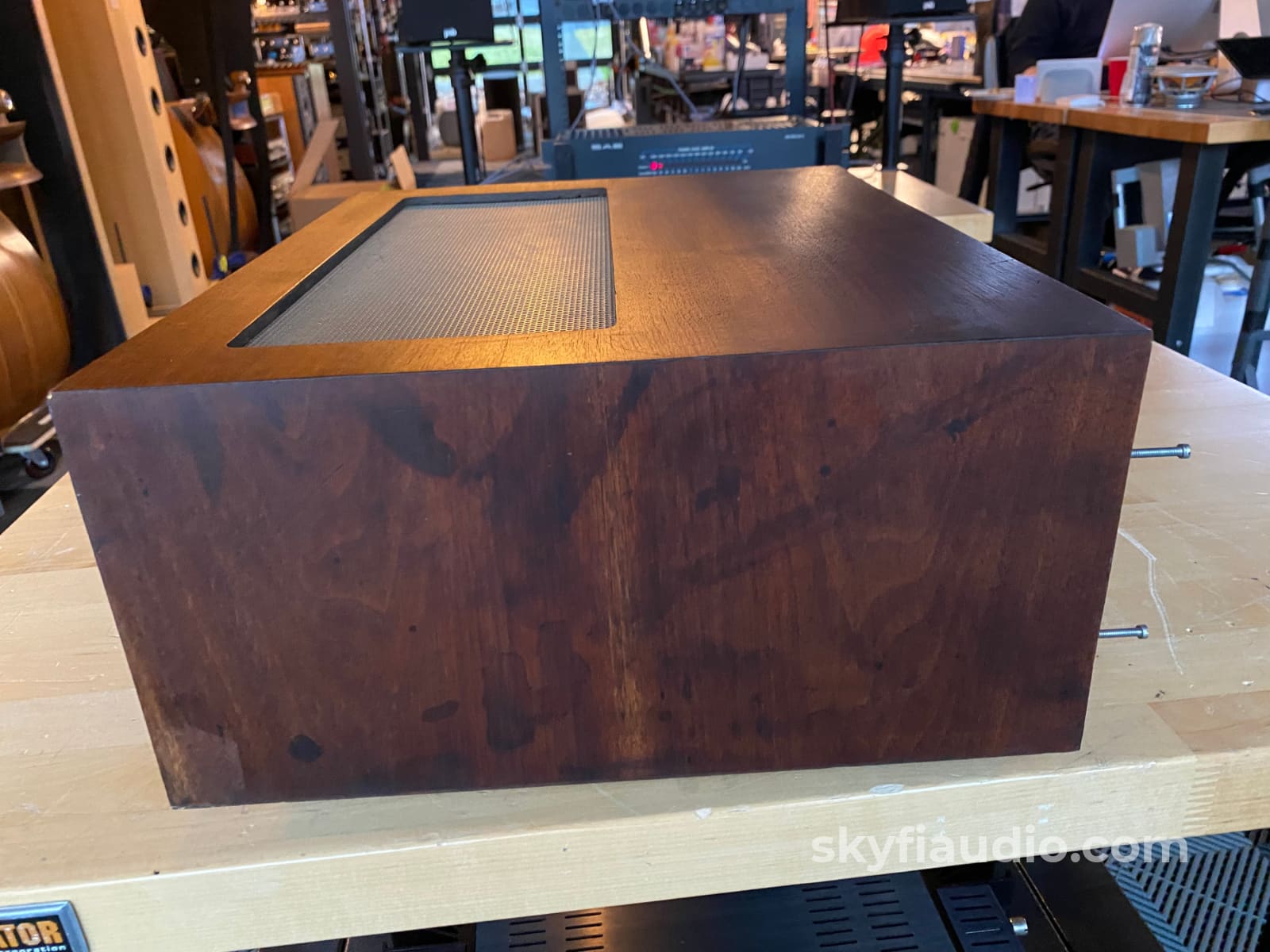 Mcintosh L12 Wood Veneer Cabinet - Slant Feet W/ 10 Or 12 Adjustable Panlocs Accessory