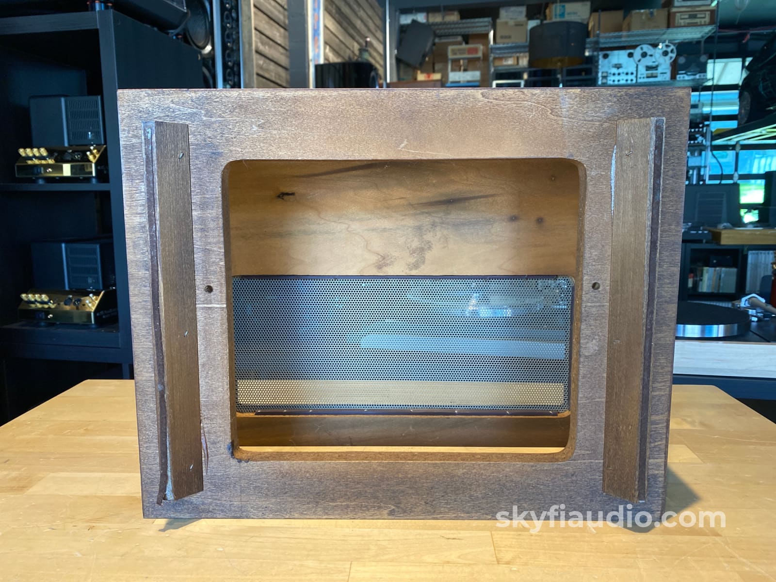 Mcintosh L12 Wood Veneer Cabinet - Slant Feet W/ 10 Or 12 Adjustable Panlocs Accessory