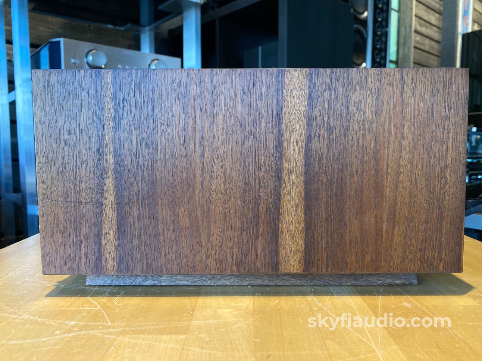 Mcintosh L12 Wood Veneer Cabinet - Slant Feet W/ 10 Or 12 Adjustable Panlocs Accessory