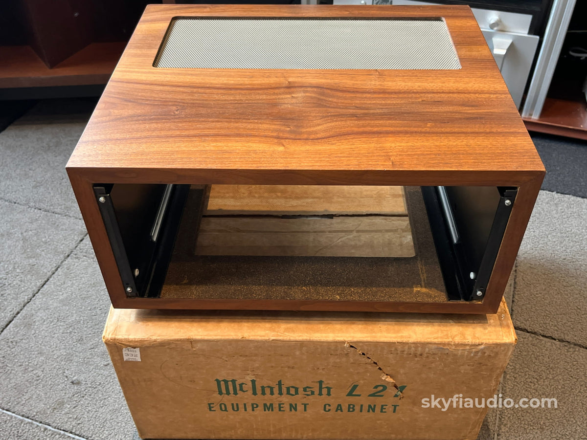 McIntosh L21 Slant Foot Cabinet w/ Panlocs (For Amplifiers) - W/ Box - Accessory