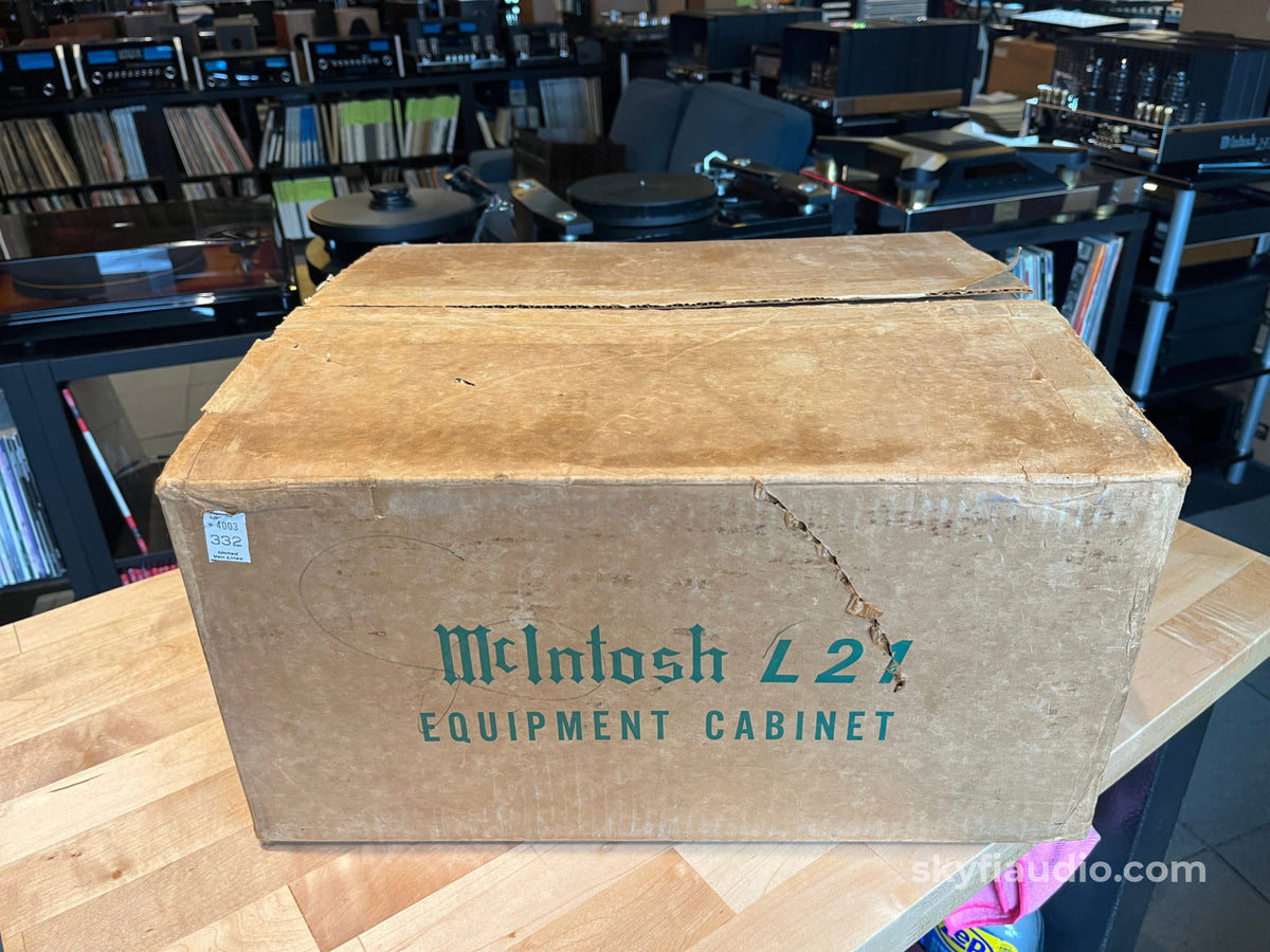 McIntosh L21 Slant Foot Cabinet w/ Panlocs (For Amplifiers) - W/ Box - Accessory