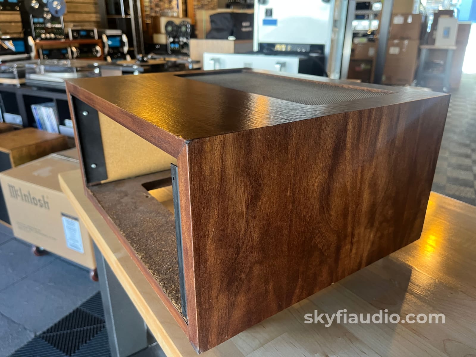 McIntosh L54 Cabinet - No Panlocs Accessory