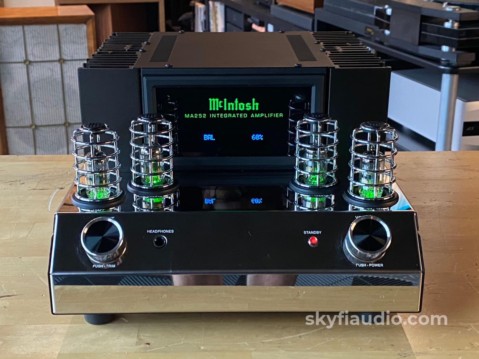 MCINTOSH MA252 HYBRID DRIVE INTEGRATED AMPLIFIER - Pre-Owned - Local P