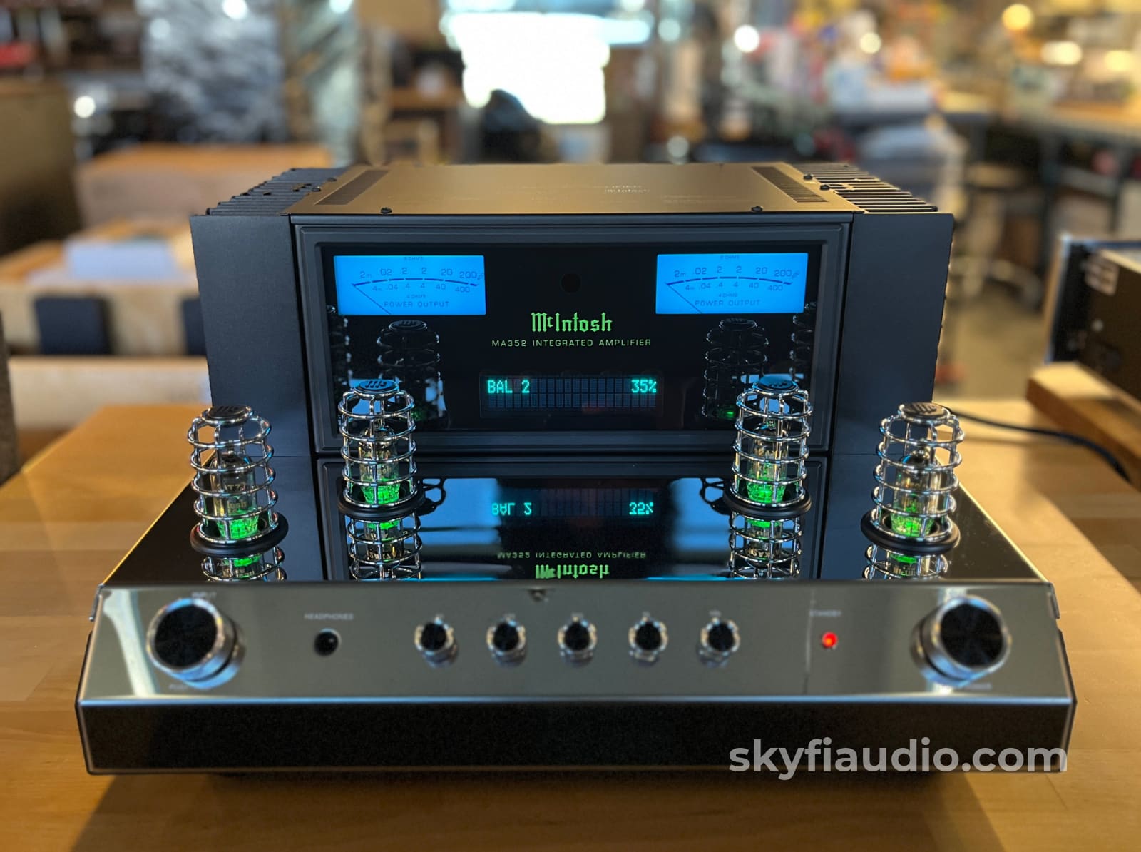 McIntosh MA352 Hybrid Drive Integrated Amplifier - Pre Loved Integrated Amplifier