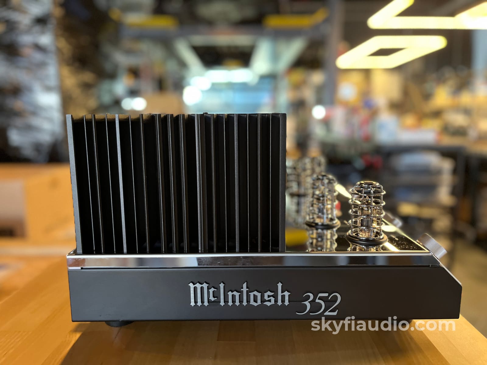 McIntosh MA352 Hybrid Drive Integrated Amplifier - Pre Loved Integrated Amplifier