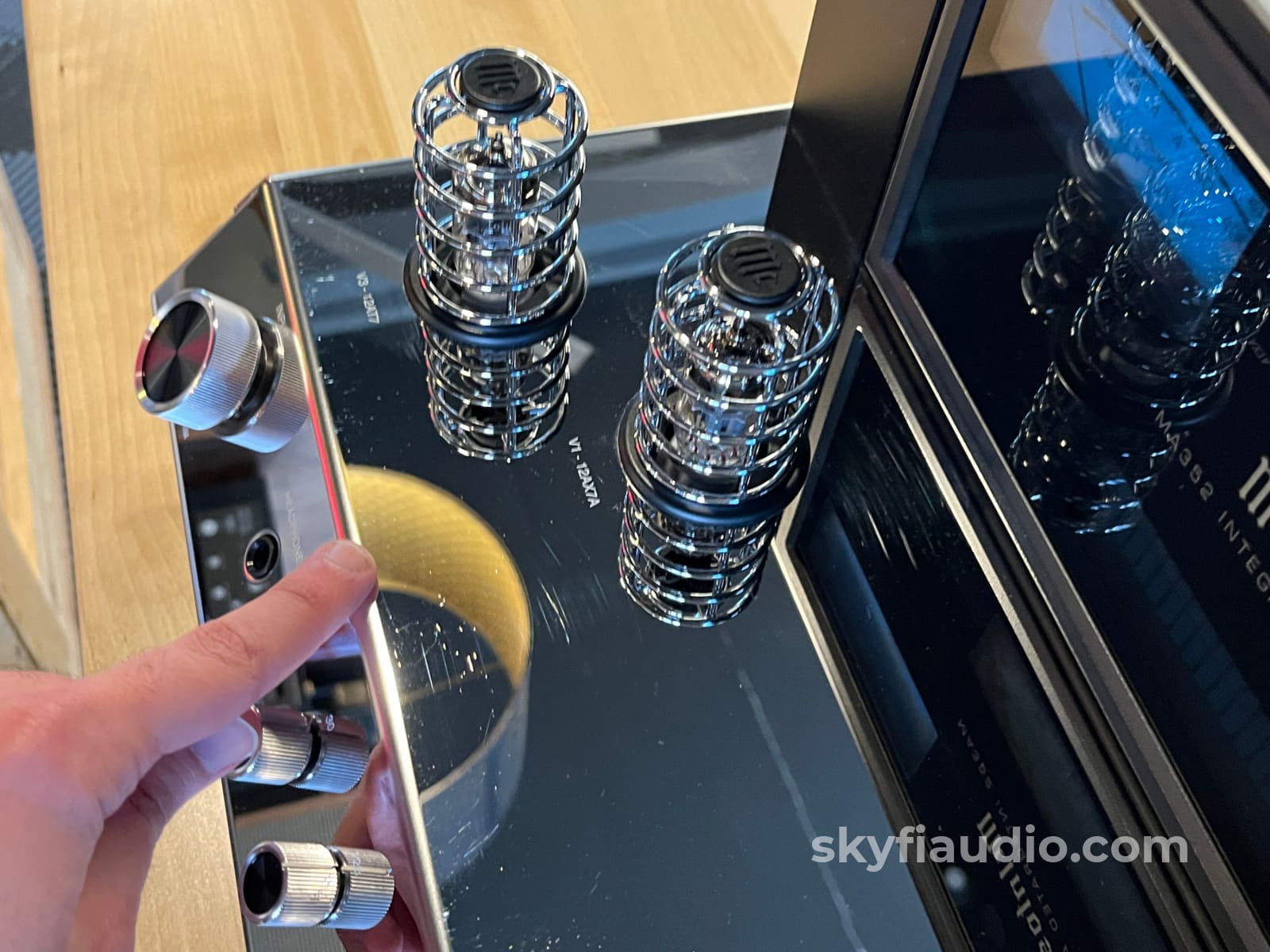 McIntosh MA352 Hybrid Drive Integrated Amplifier - Pre Loved Integrated Amplifier