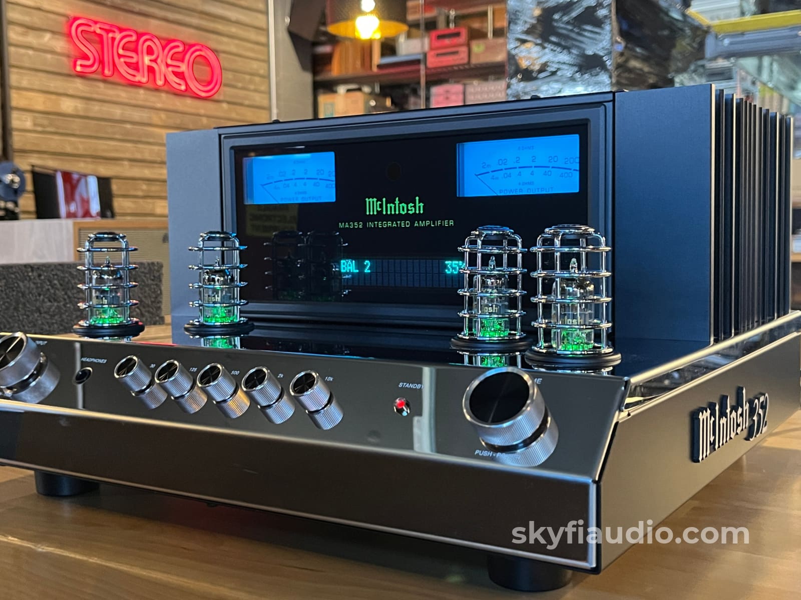 McIntosh MA352 Hybrid Drive Integrated Amplifier - Pre Loved Integrated Amplifier