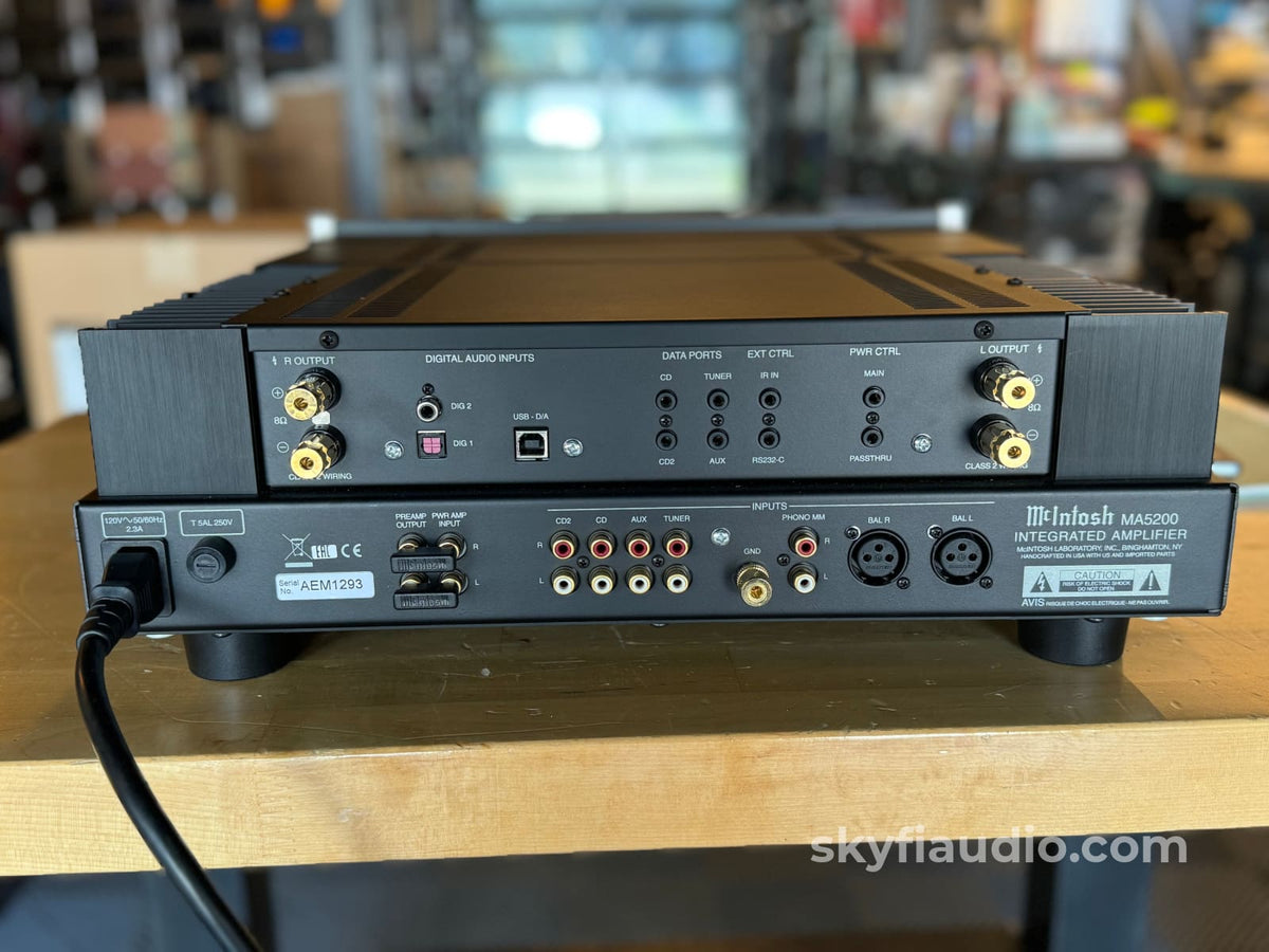 Mcintosh Ma5200 Integrated Amplifier - Like New And Complete