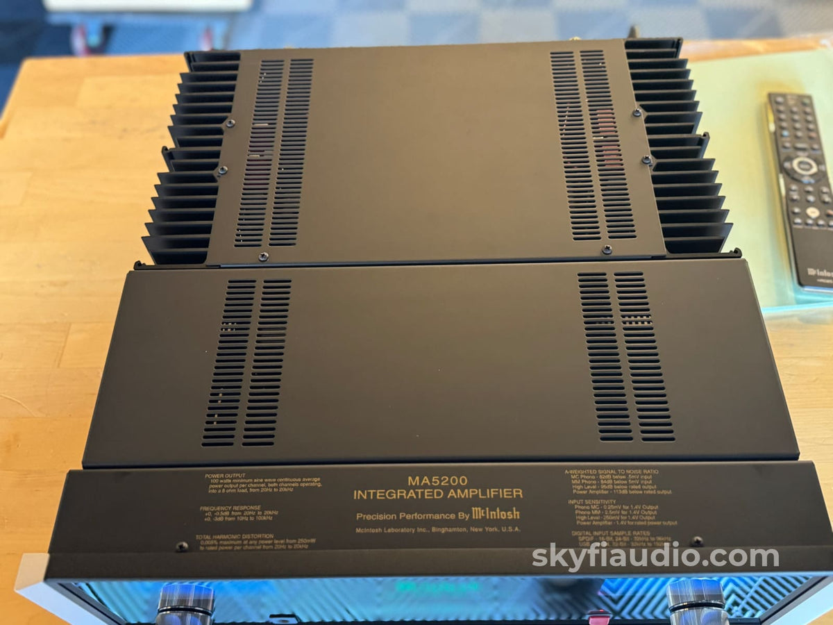 Mcintosh Ma5200 Integrated Amplifier - Like New And Complete