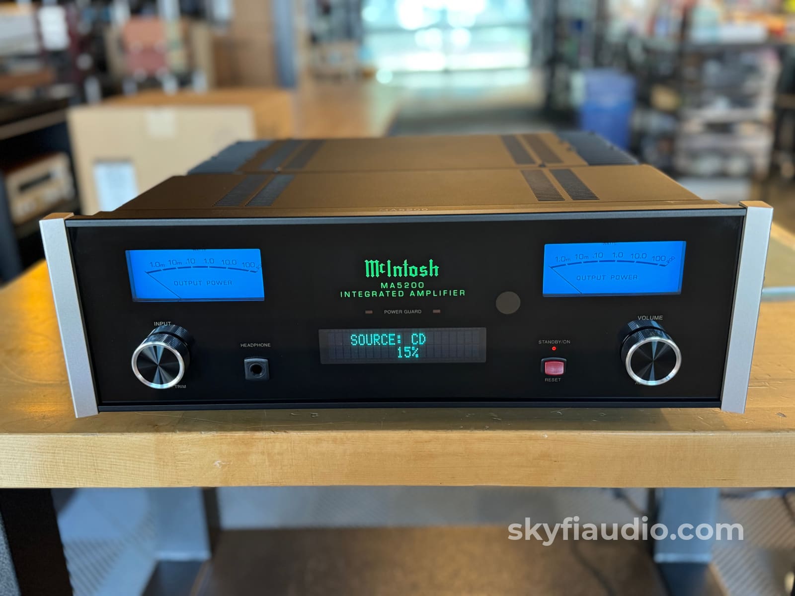 Mcintosh Ma5200 Integrated Amplifier - Like New And Complete