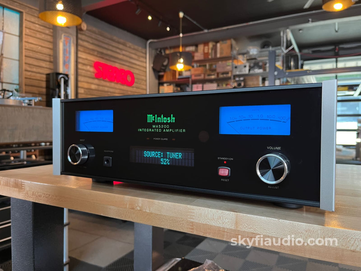 McIntosh MA5200 Solid State Integrated Amplifier - Pre-Loved - Integrated Amplifier
