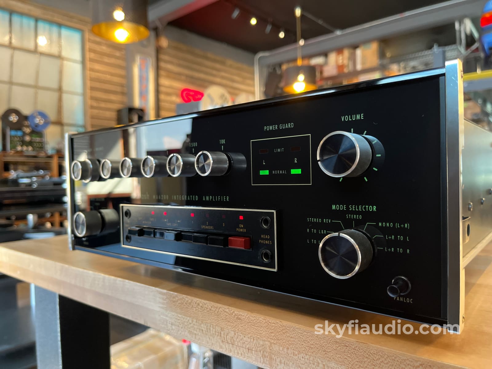 McIntosh MA6200 Vintage Integrated Amp - Serviced - Integrated Amplifier