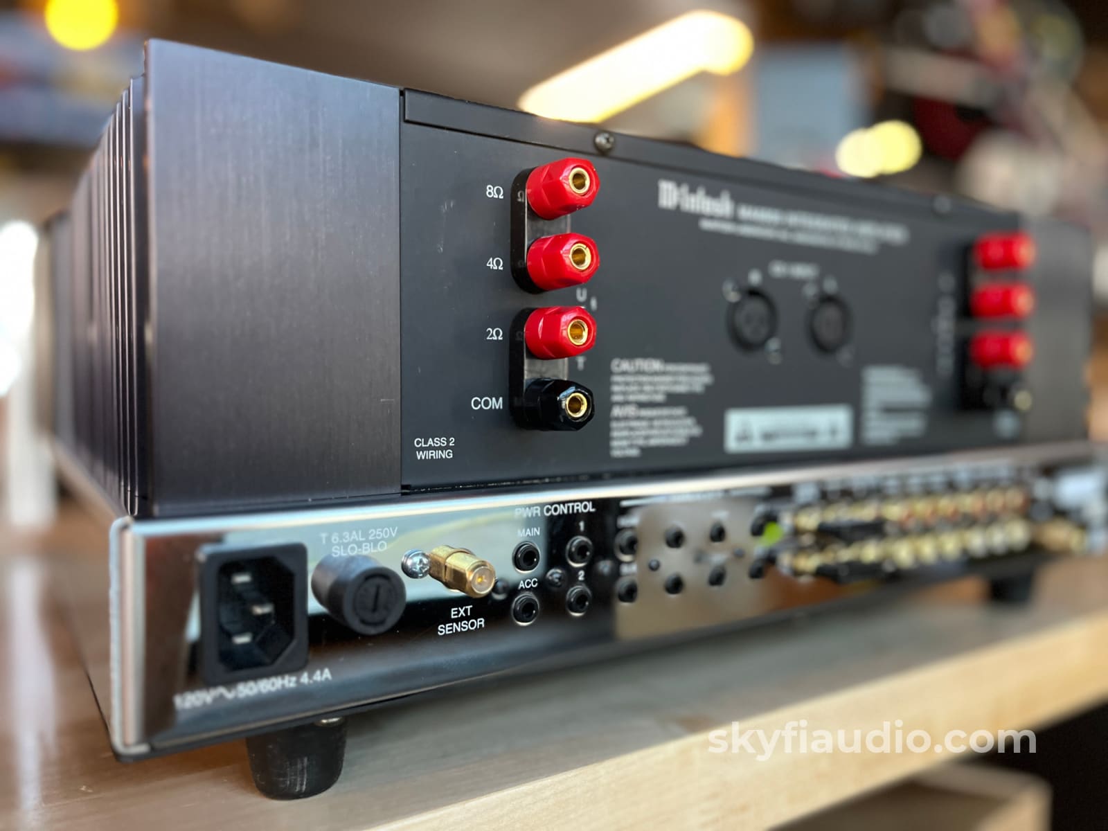 McIntosh MA6900 Integrated Amplfiier - All analog with Built-In Phono and EQ Integrated Amplifier