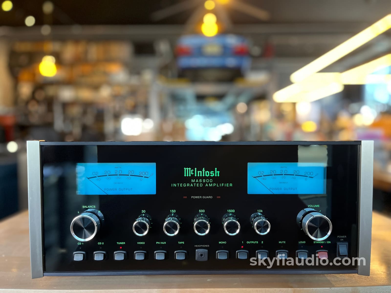 McIntosh MA6900 Integrated Amplfiier - All analog with Built-In Phono and EQ Integrated Amplifier