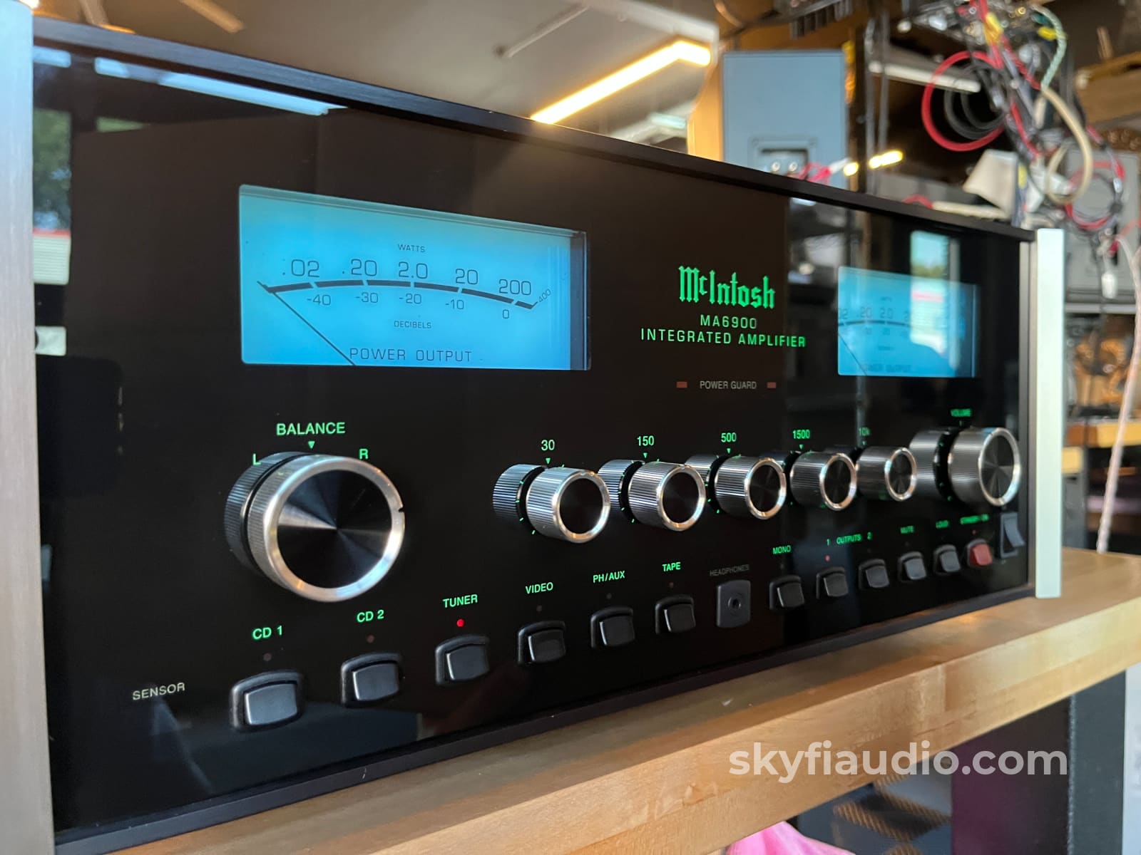 McIntosh MA6900 Integrated Amplfiier - All analog with Built-In Phono and EQ Integrated Amplifier
