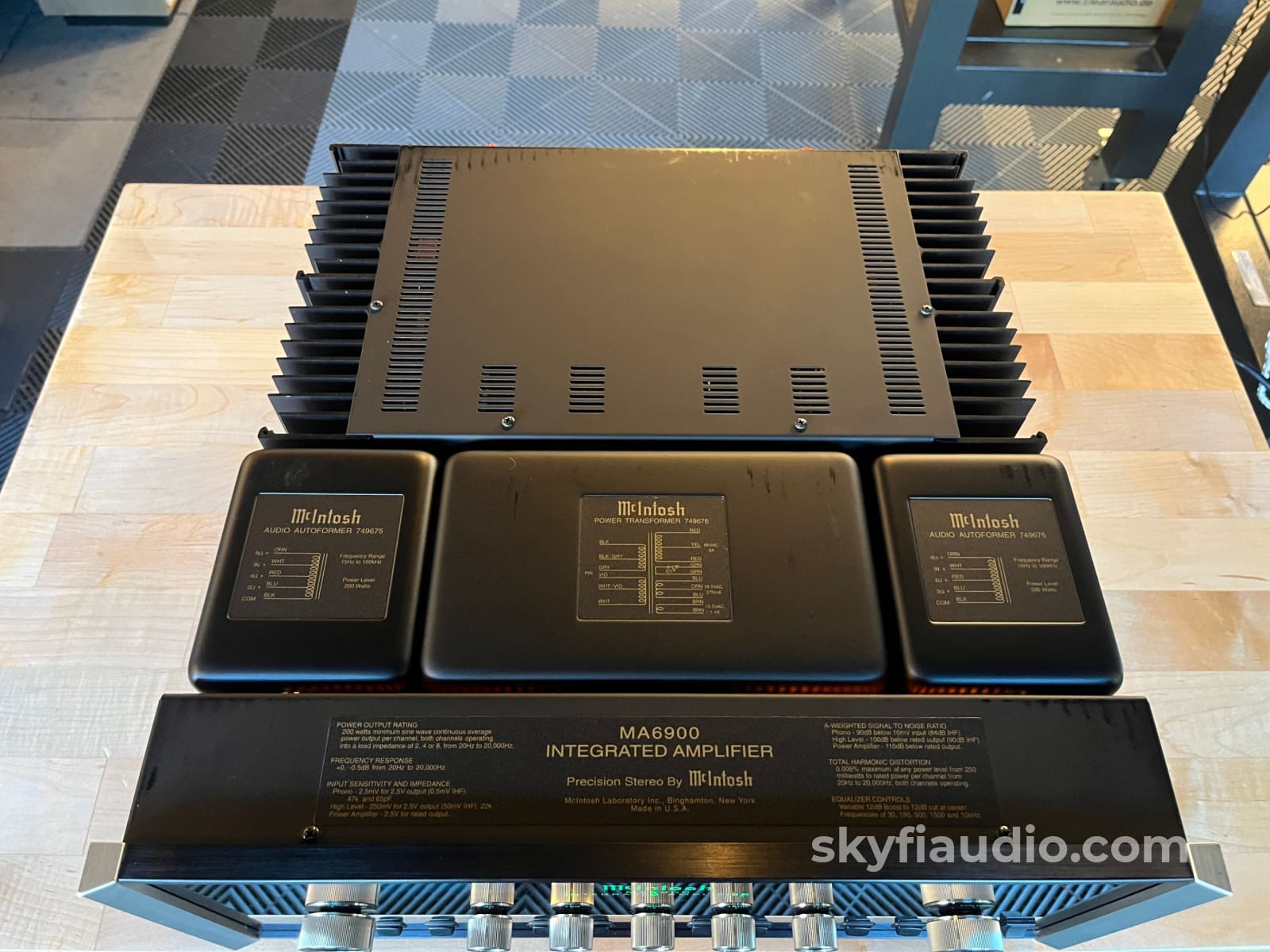 McIntosh MA6900 Integrated Amplfiier - All analog with Built-In Phono and EQ Integrated Amplifier