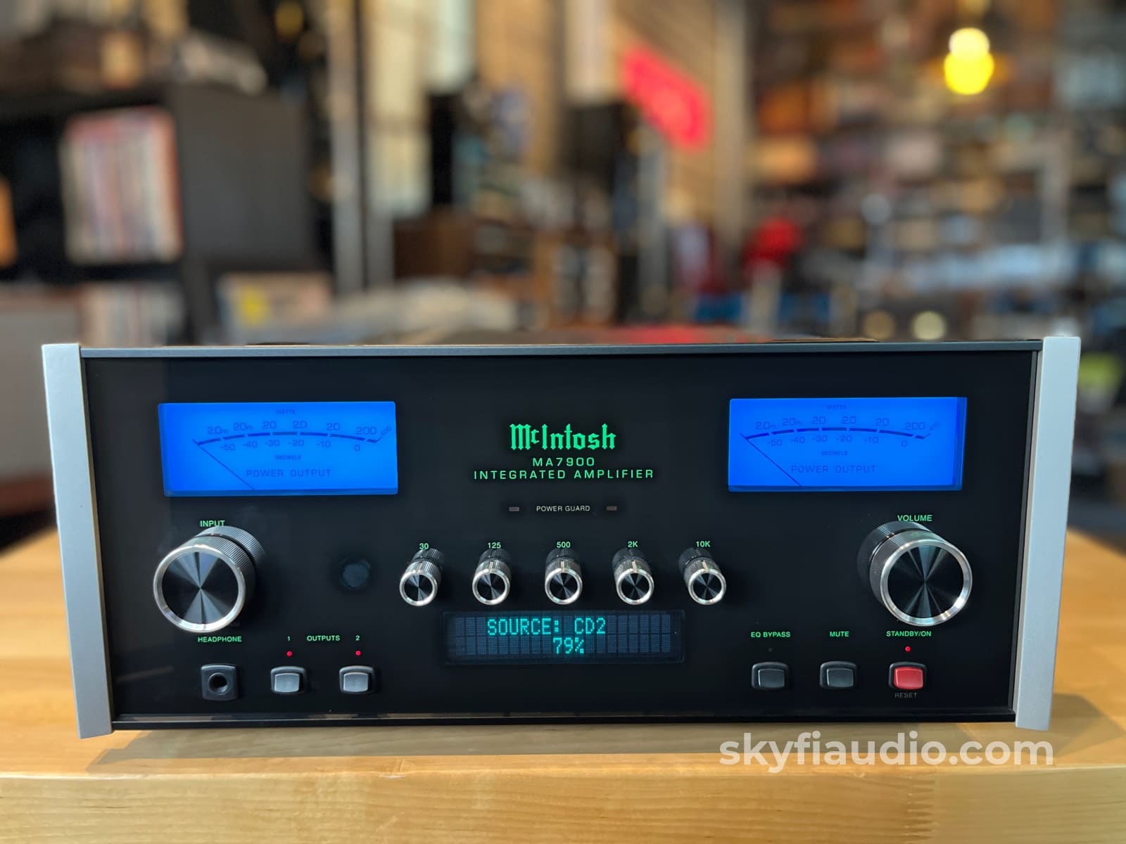 McIntosh MA7900 Solid State Integrated Amplifier - Fiber Optic - Amplifier