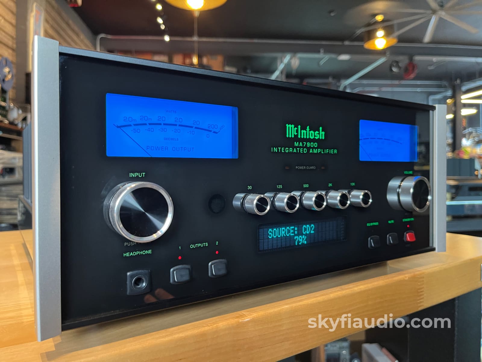 McIntosh MA7900 Solid State Integrated Amplifier - Fiber Optic - Amplifier