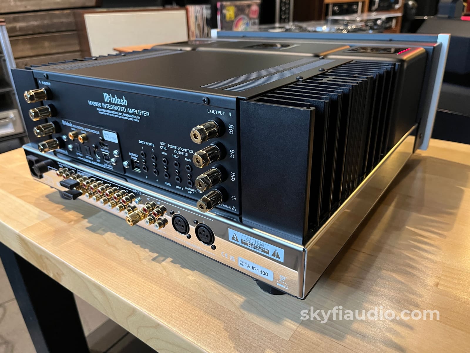 McIntosh MA8950 Solid State Integrated Amplifier - Pre-Loved - Integrated Amplifier