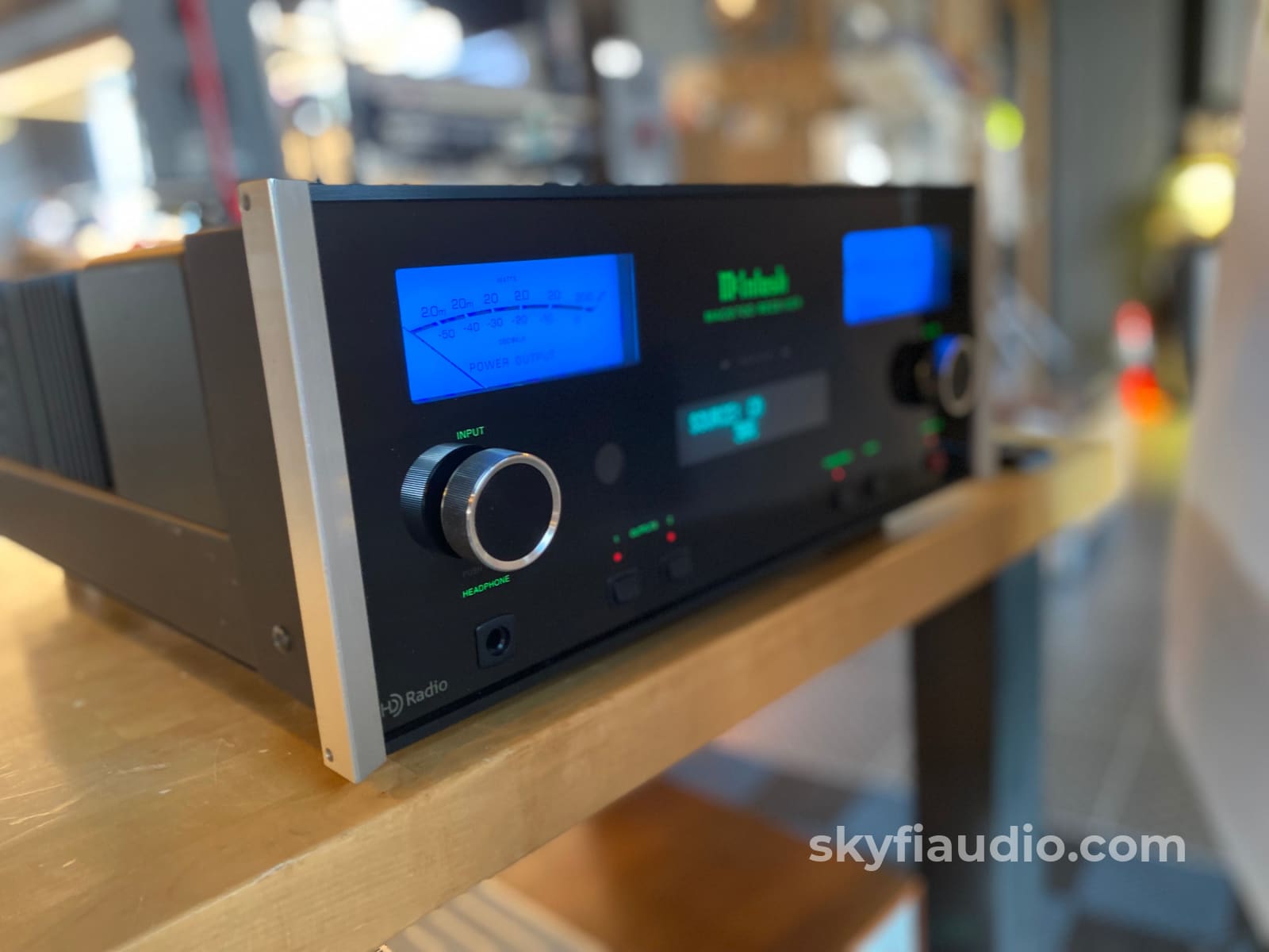 Mcintosh Ma6700 Solid State Receiver With Hd Fm/Am Radio Dac Mm/Mm Phono Integrated Amplifier
