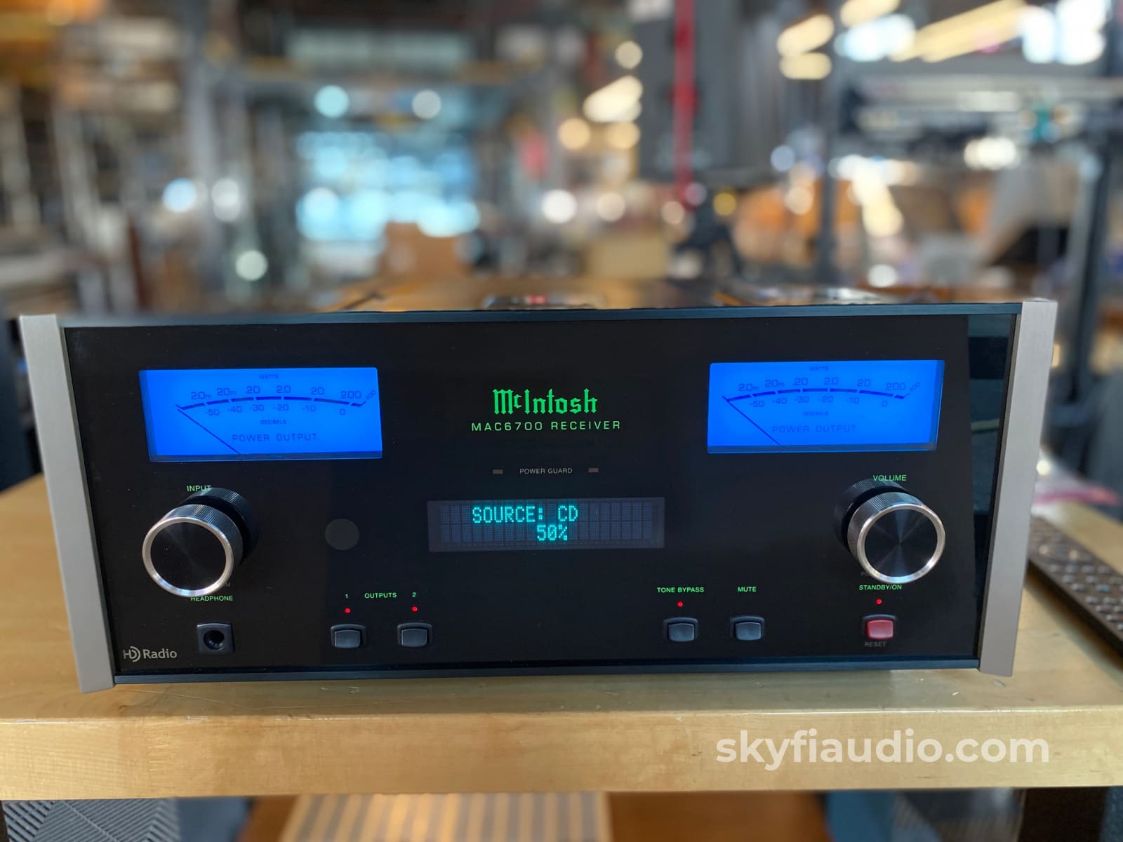 Mcintosh Ma6700 Solid State Receiver With Hd Fm/Am Radio Dac Mm/Mm Phono Integrated Amplifier