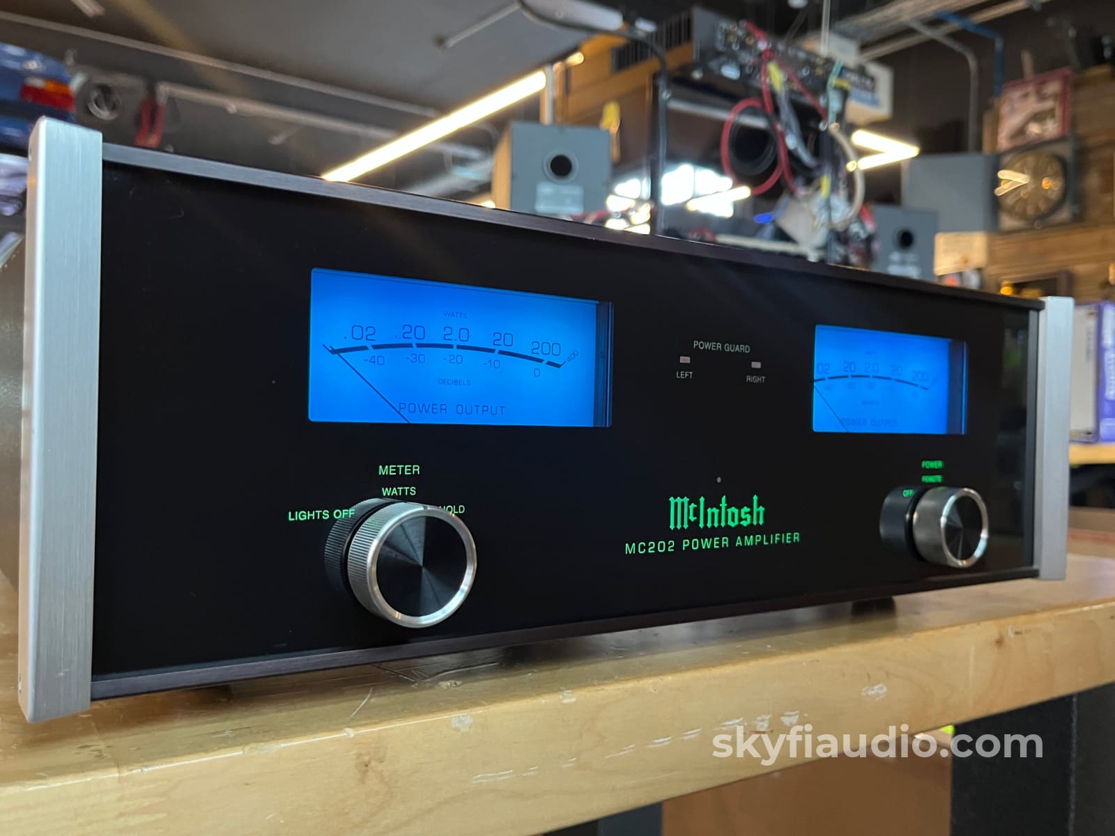 Mcintosh Mc202 Amplifier (200Wpc) - Serviced