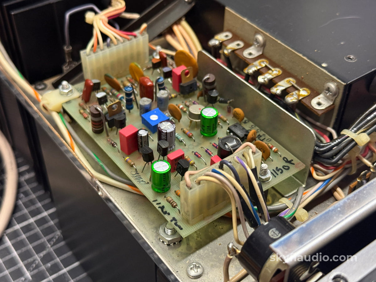 McIntosh MC2200 Vintage Solid State Amplifier - Overhauled/Serviced - Amplifier