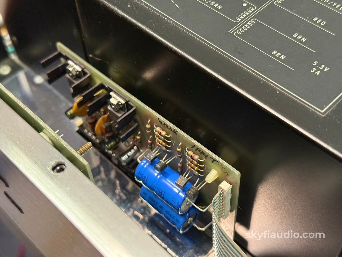 McIntosh MC2200 Vintage Solid State Amplifier - Overhauled/Serviced - Amplifier