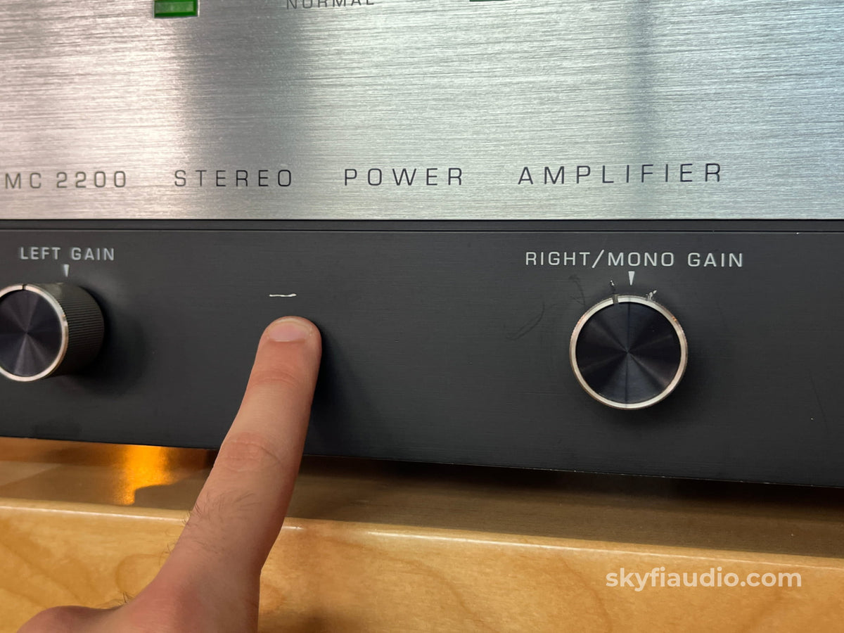 McIntosh MC2200 Vintage Solid State Amplifier - Overhauled/Serviced - Amplifier