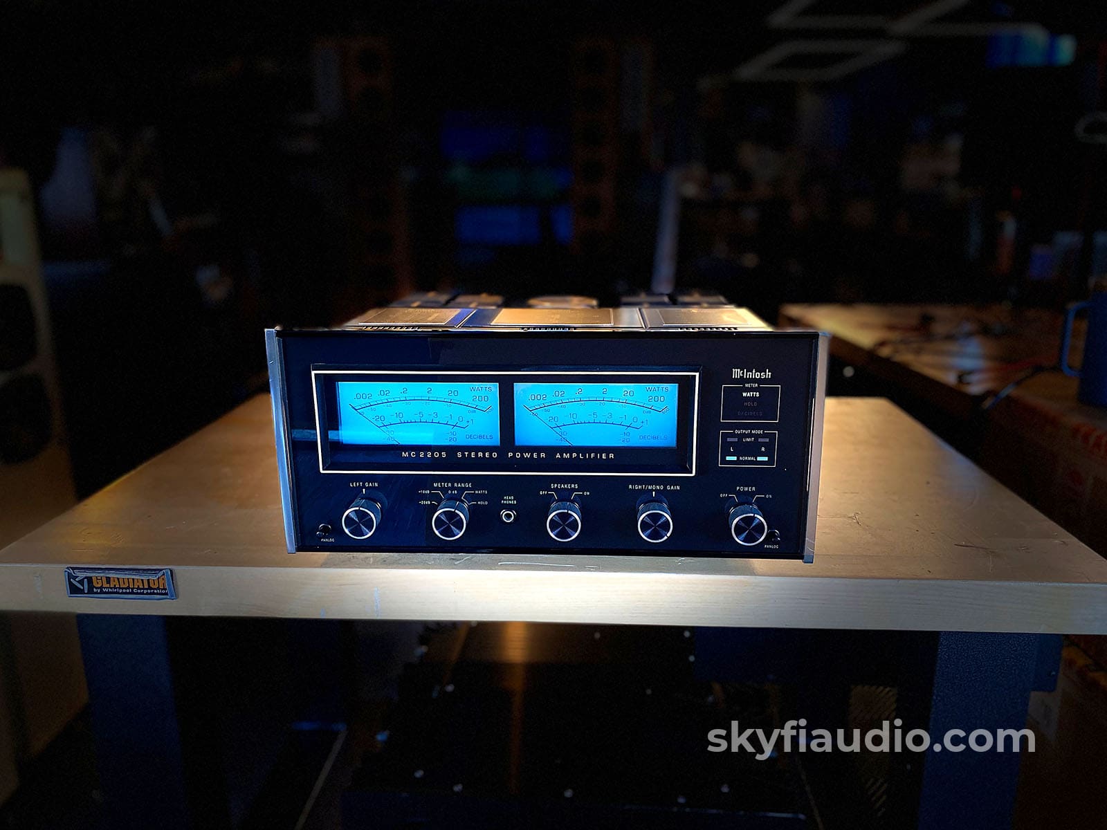 Mcintosh Mc2205 Solid State Amplifier - 200Wpc New Glass!