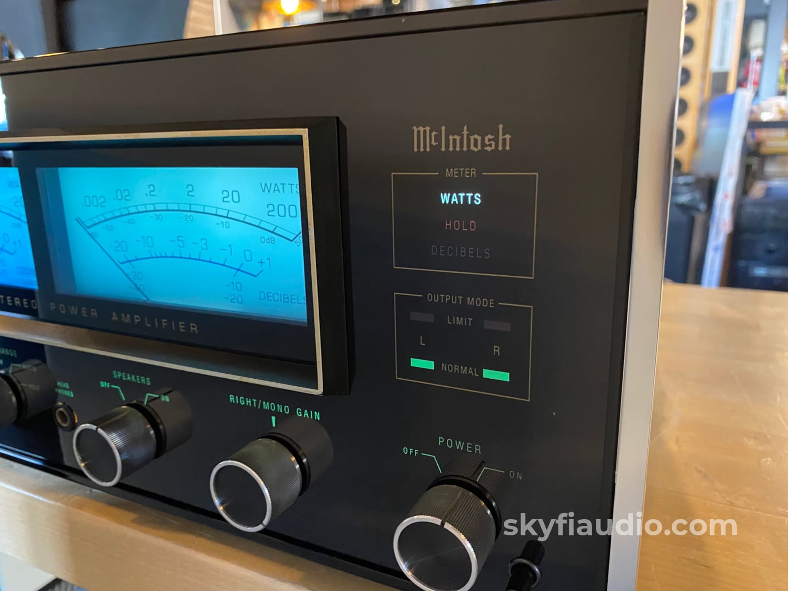 Mcintosh Mc2205 Solid State Amplifier - 200Wpc New Glass!