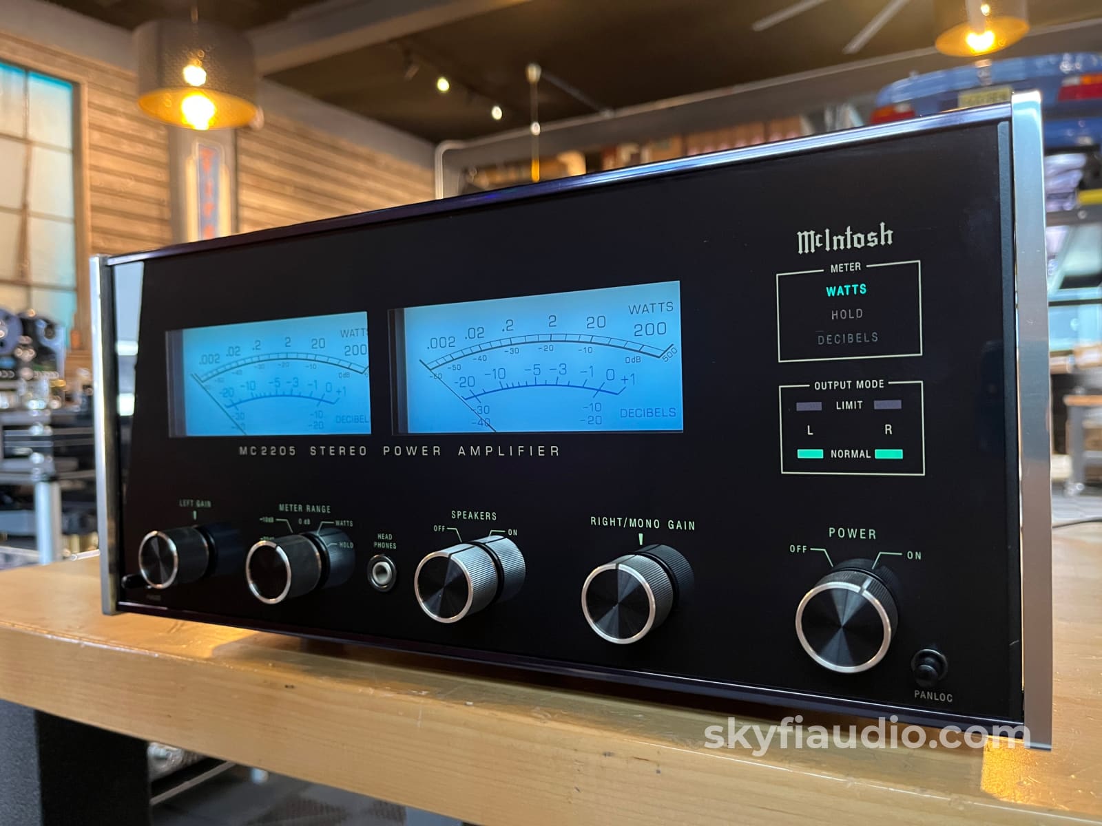 Mcintosh Mc2205 Solid State Amplifier- Skyfi Serviced New Glass! Amplifier