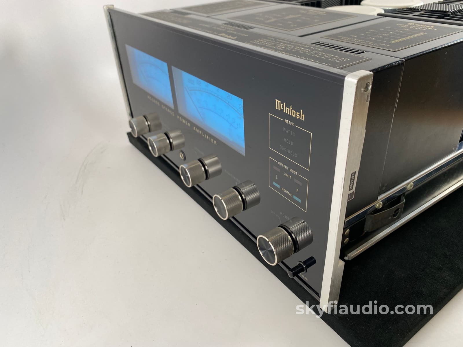 McIntosh MC2205 Vintage Power Amplifier - 200WPC
