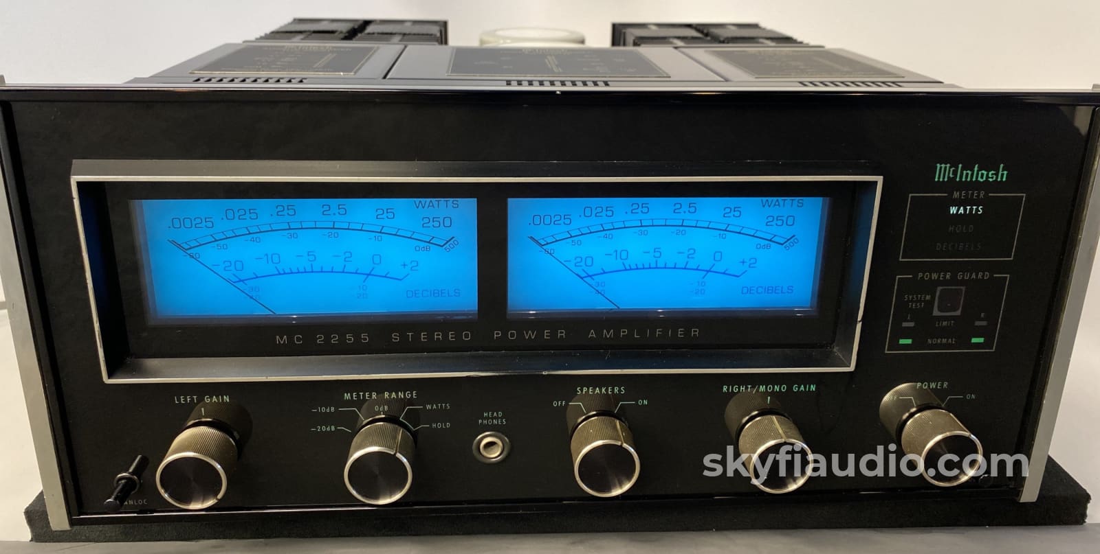 McIntosh MC2255 Amplifier in Gorgeous Condition - 250W x 2